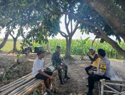 Babinsa Koramil 0810/13 Lengkong Melaksanakan Komunikasi Sosial (Komsos) Bersama Tiga Pilar