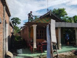 Wujud Kepedulian Kepada Warga Anggota Koramil 0810/15 Rejoso Bantu Bersihkan Puing-Puing Pasca Kebakaran Rumah.