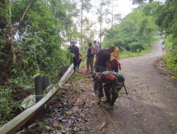 Babinsa Dampingi Forpimcam Mitigasi Bencana Tanah Longsor Di Desa Klodan