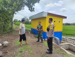 Babinsa Koramil 0810/01 Nganjuk Laksanakan Pengecekan Pompa Air Untuk Mengurangi Debet Air Luapan Sungai