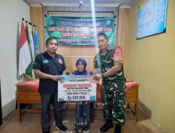 Babinsa Koramil 0810/13 Lengkong Dampingi Penyaluran Bantuan Langsung Tunai Dana Desa diwilayahnya
