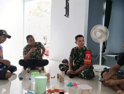 Jalin Silaturahmi, Babinsa Desa Jogomerto Laksanakan Komsos Dengan Masyarakat Binaan