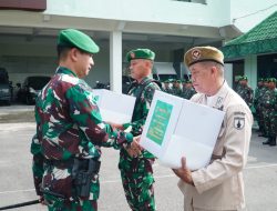 Wujud Kepedulian Pimpinan, Dandim Nganjuk Bagikan Bingkisan Lebaran Kepada Seluruh Anggotanya