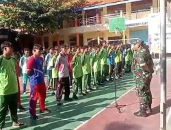 Tanamkan Kedisiplinan, Babinsa Melatih PBB di SMKS 1 Muhammadiyah Kertosono