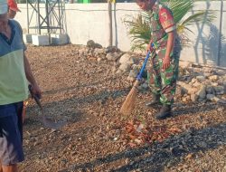Babinsa Kodim Nganjuk bersama Warga Sekitar bersihkan Area Pemakanan Umum Desa Binaannya