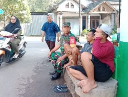 Sertu Triyanto Babinsa Koramil 05/Sawahan melaksanakan Komunikasi Sosial bersama masyarakat  desa  kebonagung