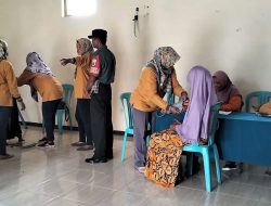 Peduli Kesehatan Warga, Babinsa Koramil 0810/03 Loceret Dampingi Petugas Laksanakan Pengecekan Kesehatan Lansia