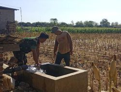 Babinsa Koramil 0810/05 Sawahan Dampingi Petani Buat Sumur Bor untuk Irigasi Jagung