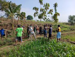 Babinsa Desa Mojoduwur Dampingi Pemantauan Tapal Batas dengan Desa Mlilir