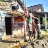 Bati Bakti dan Babinsa Koramil 0810/11 Prambon Gotong Royong Bantu Pembangunan RTLH