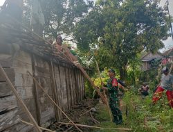 Babinsa Bantu Bangun Rumah Warga, Wujud Nyata Kebersamaan dan Gotong Royong