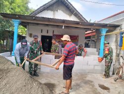 Babinsa Koramil 0810/08 Baron Bantu Pembangunan Rumah Tidak Layak Huni di Desa Kemlokolegi