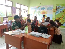 Sukseskan Program BIAS, Babinsa Koramil 19/Jatikalen Dampingi Petugas Puskesmas di SD Dawuhan