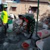 Warga Desa Sugihwaras dan Babinsa Koramil 02/Bagor Gotong Royong Bangun Rumah Warga