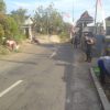 Babinsa Desa Klodan Bantu Kerja Bakti Bersama Perangkat Desa Menyambut HUT ke-80 RI