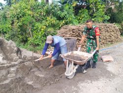 Babinsa dan Warga Binaan Bergotong Royong dalam Karya Bakti