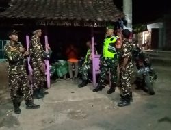 Kerjasama TNI Bersama Banser, TNI dan Banser berpatroli bersama untuk menjaga keamanan masyarakat.