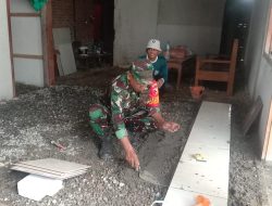 Babinsa Koramil 20 Ngluyu Bantu Bangun Rumah Tidak Layak Huni