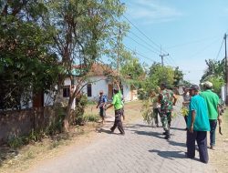 BABINSA KORAMIL 0810/08 BARON GELAR KERJA BAKTI BERSAMA WARGA DI DESA JAMBI