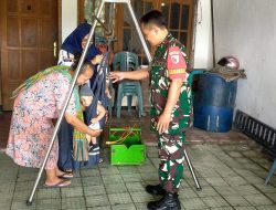 Wujudkan Balita Sehat, Babinsa Koramil 0810/03 Loceret Dampingi Kegiatan Posyandu di Desa Nglaban