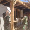 Kedekatan Babinsa Bersama Masyarakat, Dalam Karya Bakti Membangun Rumah Tidak Layak Huni