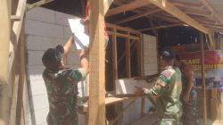 Kedekatan Babinsa Bersama Masyarakat, Dalam Karya Bakti Membangun Rumah Tidak Layak Huni