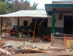 BABINSA DESA BLONGKO MEMBANTU MASYARAKAT MELAKSANAKAN GIAT RTLH IBERTEMPAT DI DUSUN JATIMULYO DESA BLONGKO KECAMATAN NGETOS