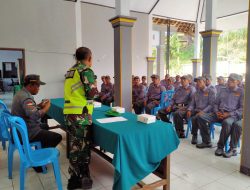 Babinsa Ngetos Berikan Pelatihan Linmas Desa Klodan Nganjuk