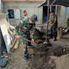 Babinsa Koramil 0810/01 Dampingi warga melaksanakan pembangunan Rutilahu Mewujudkan kesejahteraan