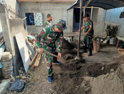 Babinsa Koramil 0810/01 Dampingi warga melaksanakan pembangunan Rutilahu Mewujudkan kesejahteraan