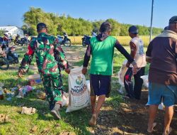 Babinsa Koramil 0810/15 Rejoso Laksanakan Komsos dengan Masyarakat Sebelum Kerja Bakti di Wilayah Binaan