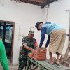 Babinsa Sumberwindu Bantu Renovasi Rumah Warga, Wujudkan Kepedulian dan Kemanunggalan TNI-Rakyat