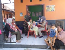 Babinsa Koramil 0810/15 Rejoso Dampingi Kegiatan Posyandu Balita untuk Cegah Stunting di Wilayah Binaan