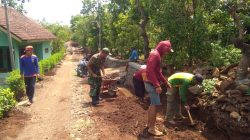 Babinsa dan Warga Desa Gelar Kerja Bakti Wujudkan Lingkungan Bersih dan Rapi
