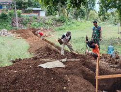 Babinsa Desa Bareng Koramil 0810/05 Sawahan Laksanakan giat pendampingan dan Pengawasan Pembangunan Kopdes Merah Putih.