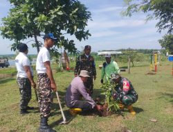 Babinsa Desa Sambikerep Bersama MWC NU Kecamatan Rejoso Laksanakan Penghijauan di Area Bendungan Semantok