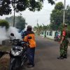 Koramil 0810/06 Kertosono Dampingi Kegiatan Fogging di Desa Pandantoyo