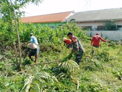 Babinsa Koramil 0810/15 Rejoso Laksanakan Gerakan Jumat Bersih, Wujudkan Lingkungan Sehat di Wilayah Binaan