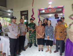 Agar Lebih Tenang dalam Beribadah, Babinsa Koramil 0810/15 Rejoso Amankan Perayaan Natal di GMI Immanuel