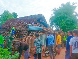 Babinsa Koramil 0810/05 Sawahan melaksanakan kegiatan kerja bakti bersama masyarakat di Desa Sawahan