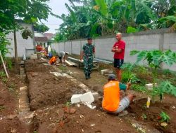 Mewujudkan Keakraban, Babinsa dengan masyarakat di wilayah binaan.