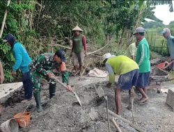 Babinsa dan Warga Binaan Bergotong Royong dalam Karya Bakti