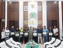 KODIM 0810/NGANJUK BERIKAN PENGHARGAAN KEPADA TOKOH PUBLIK ATAS DUKUNGAN PROGRAM SATUAN
