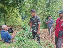 Dandim Nganjuk Sapa Warga Saat tinjau Lokasi Jembatan Di Bareng.