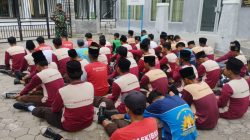 Babinsa Desa Jekek Koramil 0810/08 Baron Berikan Materi Wasbang Kepada Siswa MA AL HIDAYAH