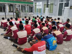 Babinsa Desa Jekek Koramil 0810/08 Baron Berikan Materi Wasbang Kepada Siswa MA AL HIDAYAH