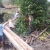 Babinsa Desa Jatirejo Bersama Warga Laksanakan Kerja Bakti Pembersihan Bantaran Sungai