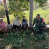 ANGGOTA KORAMIL 0810/18 NGETOS’ MELAKSANAKAN KOMSOS DENGAN MASYARAKAT BERTEMPAT DI DESA KWEDEN KECAMATAN NGETOS’.