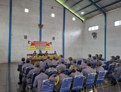 Babinsa Koramil 0810/15 Rejoso Laksanakan Pelatihan Peningkatan Kapasitas Linmas di Wilayah Binaan