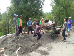 Anggota Koramil 0810-05/Sawahan, Sertu suyadi melaksanakan kegiatan kerja bakti bersama masyarakat di Desa margopatut ,Kecamatan Sawahan Kabupaten Nganjuk